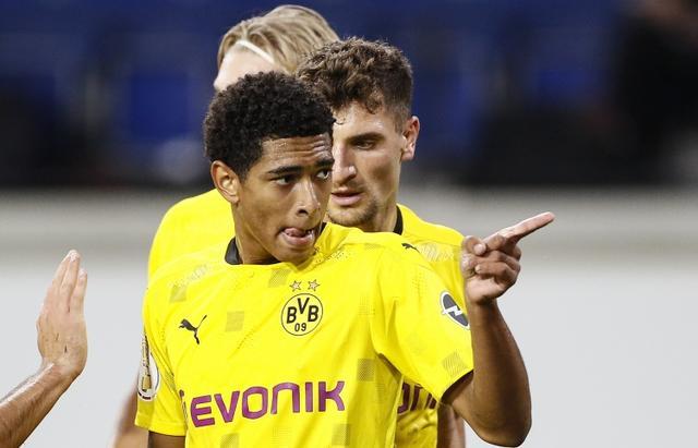 球迷争相讨 球迷争相讨